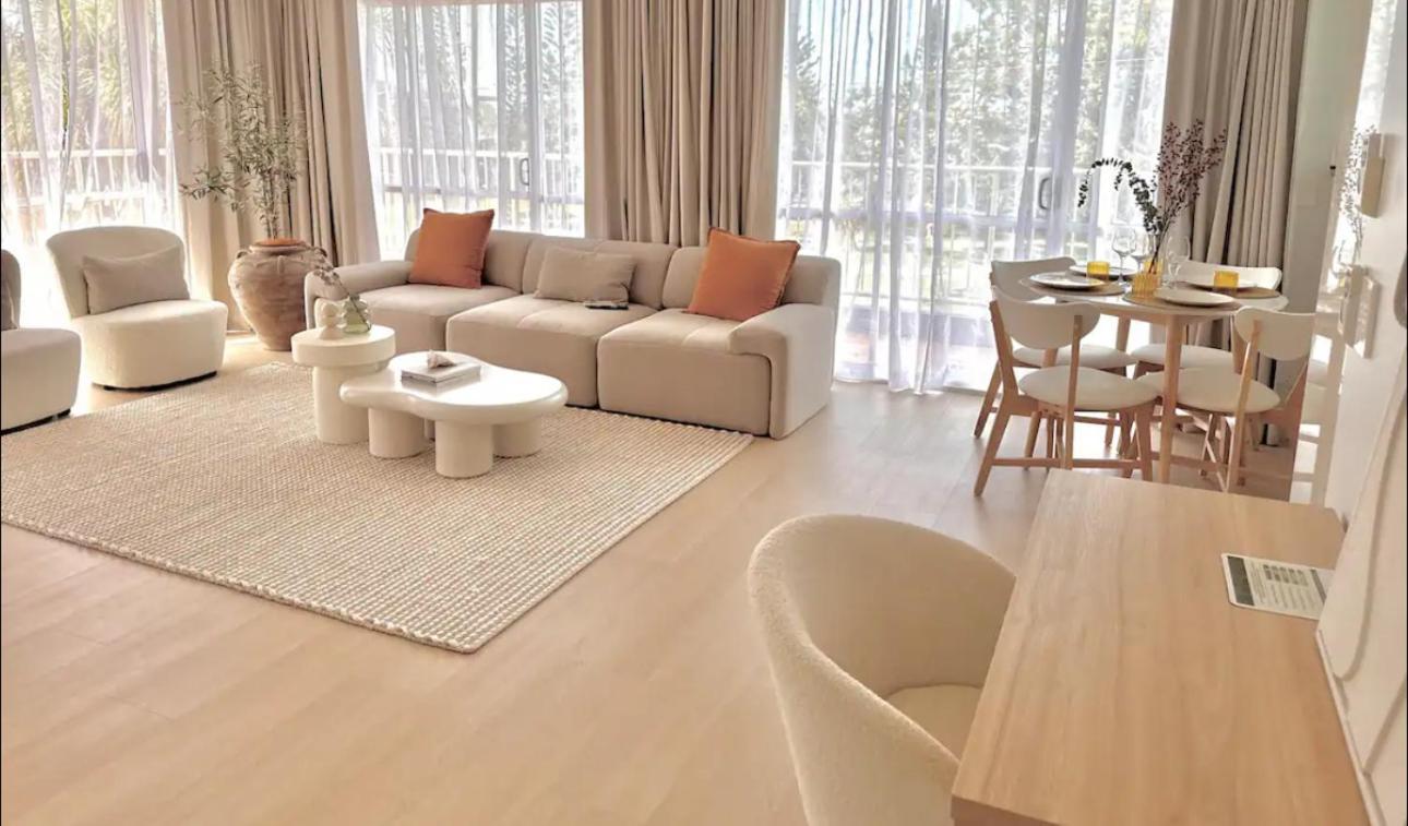 Apartment Penthouse With Private Rooftop On The Broadwater *